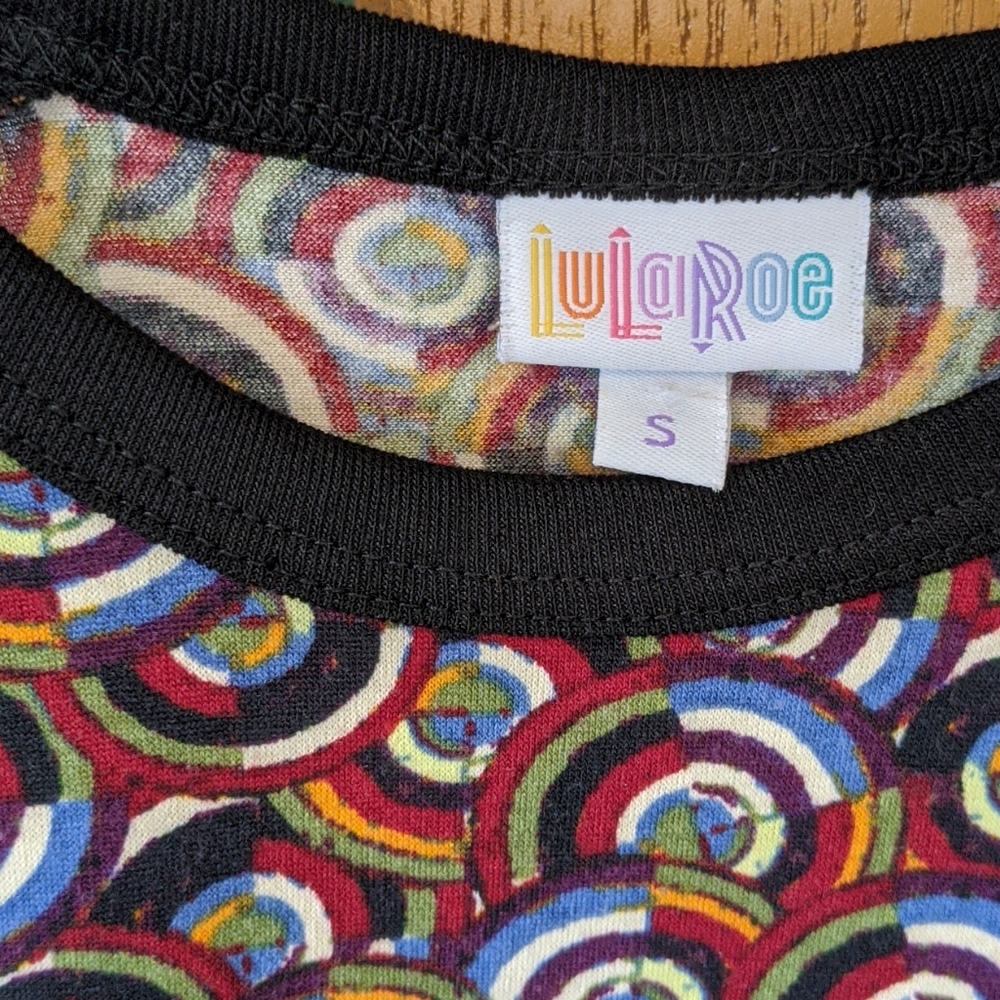 Lularoe Randy Tee size small - Picture 2 of 4